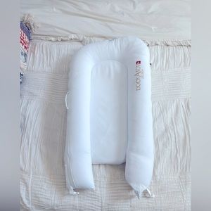 Deluxe+ Dock a Tot in White